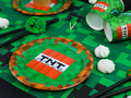 Talerzyki papierowe urodzinowe Piksele TNT - 18 cm - 6 szt.