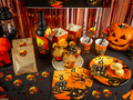 Kubeczki papierowe na Halloween Nawiedzony Dom - 250 ml - 6 szt.