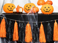 Garland with orange and black tassels - 1 piece.