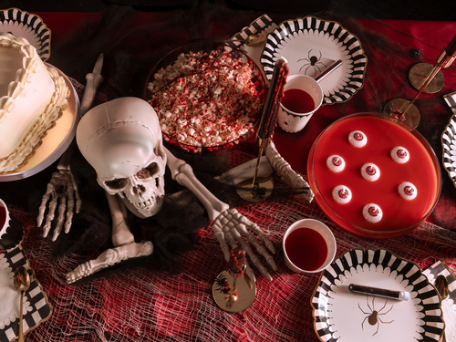 Talerzyki papierowe na Halloween Złoty Pająk - 23 cm - 6 szt.