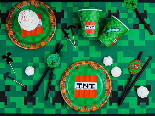 Talerzyki papierowe urodzinowe Piksele TNT - 18 cm - 6 szt.