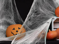 Biała pajęczyna z 30 pająkami na Halloween - 200 g 