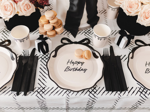 Talerzyki papierowe na urodziny Happy Birthday z kokardką  - 24 cm - 6 szt.