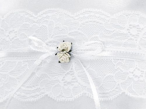 White ring pillow with white roses - 1 pc.