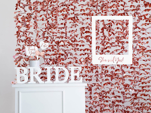 Wooden decoration letter R - white