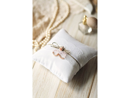 White ring pillow with roses - 1 pc.