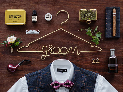 Metal Groom hanger gold - 1 piece.