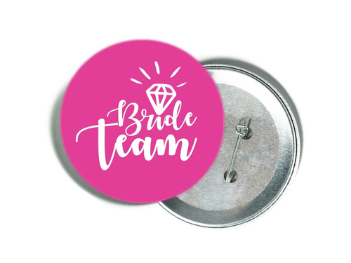 Przypinka różowa z białym napisem Bride Team i diamentem